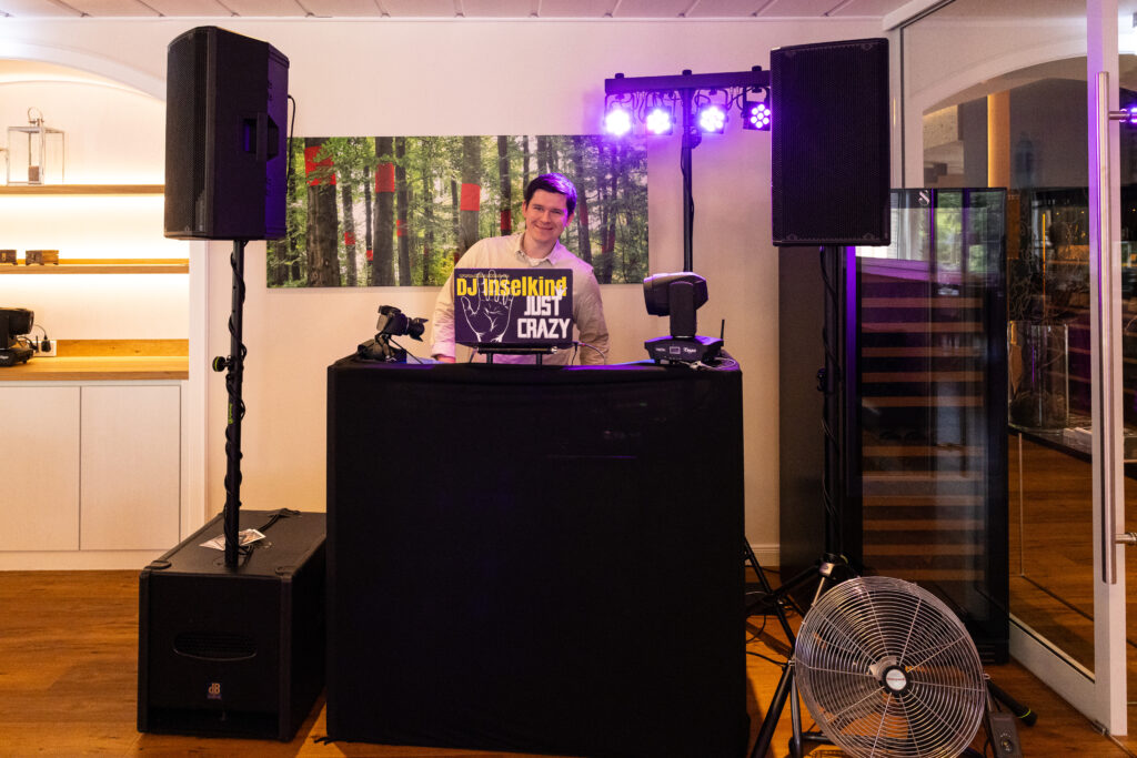 Hochzeits-DJ Inselkind auf einer Hochzeit im Waldhotel Elfbuchen in Kassel